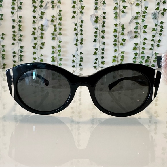 Valentino Black Sunglasses (VA 4039 5001/87) main image 8